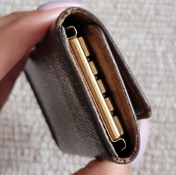 Louis Vuitton Authentic Key Holder - Picture 13 of 14